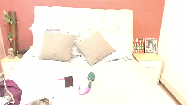 Samantha  Benet online show from November 8, 7:30 pm