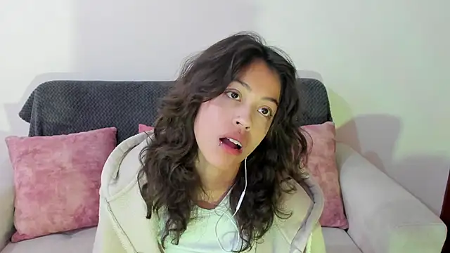 emily jonessxx online show from December 15, 5:07 pm