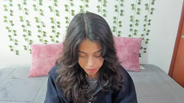 emily jonessxx online show from February 27, 7:03 pm