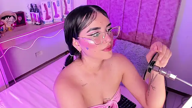laana foxx online show from July 15, 11:09 pm
