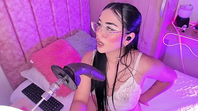 laana foxx online show from July 10, 11:48 pm