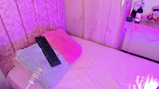laana foxx online show from July 11, 11:49 pm