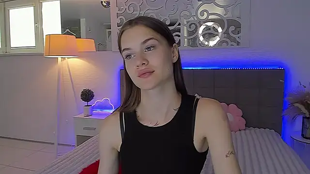 LuisaClover online show from July 25, 12:45 pm