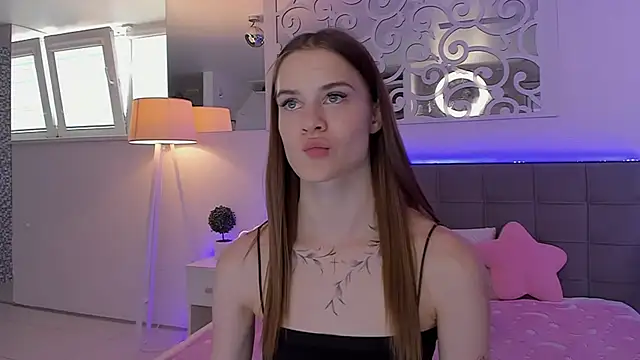 LuisaClover online show from June 20, 12:20 pm