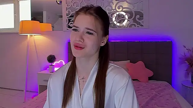 LuisaClover online show from April 28, 12:31 pm