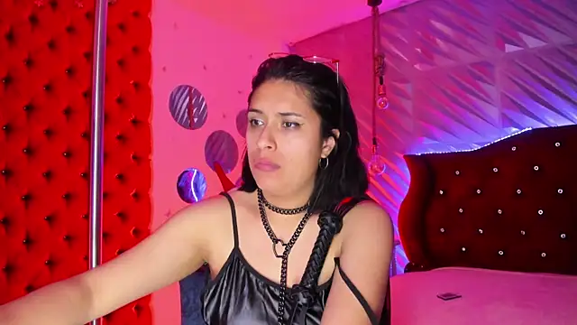 Roxanne Han online show from July 28, 4:39 pm