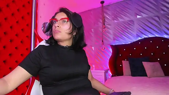 Roxanne Han online show from July 17, 1:26 pm