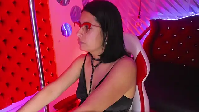 Roxanne Han online show from July 22, 2:29 pm
