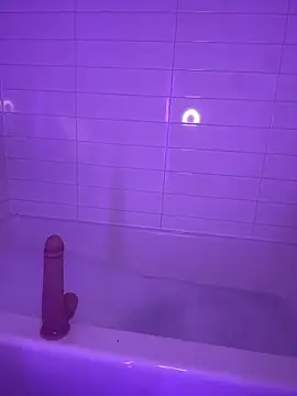 elliepixie online show from June 18, 1:51 am