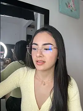 IslaCole online show from November 6, 10:15 pm