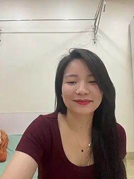 Bee Yellow00 online show from May 13, 5:57 am