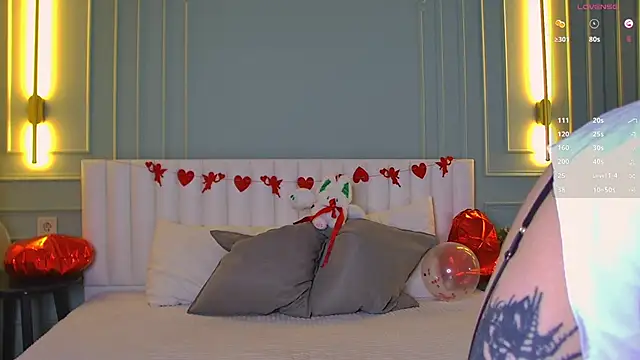 LoraPuffs online show from February 9, 5:48 pm