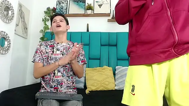 Hot Boys Latinos X online show from November 1, 12:15 am