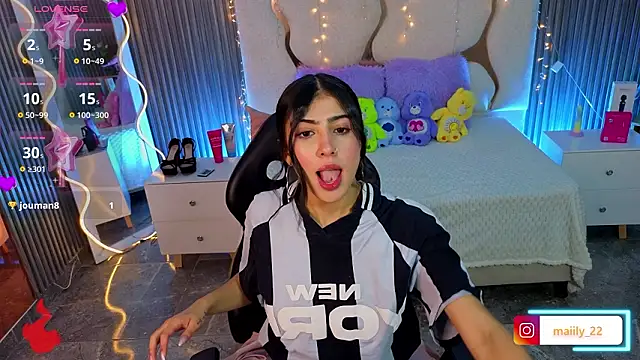 MAIILY TAY online show from March 13, 12:50 pm