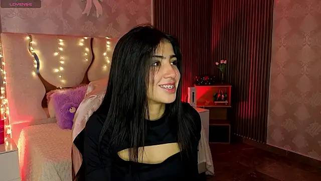 MAIILY TAY online show from March 7, 8:27 pm