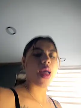 Alanna-foxx online show from November 29, 8:24 pm