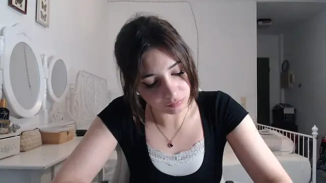 bellefleurrr online show from June 18, 12:34 am