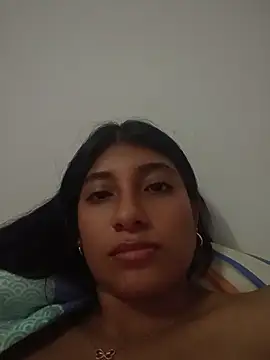 YeseniaRodriguez3 online show from June 13, 11:13 pm