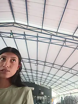 YeseniaRodriguez3 online show from July 21, 1:34 pm