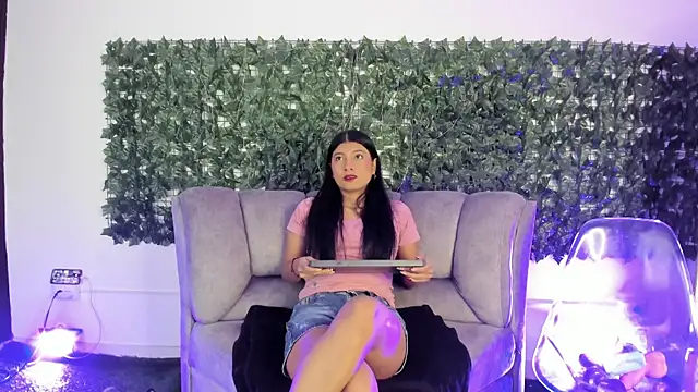 YeseniaRodriguez3 online show from July 6, 12:54 pm