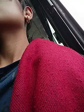 YeseniaRodriguez3 online show from November 5, 9:20 pm