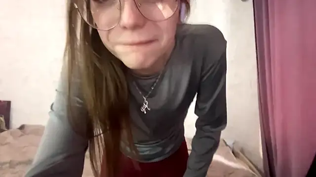 AliceStacy online show from November 5, 8:30 am