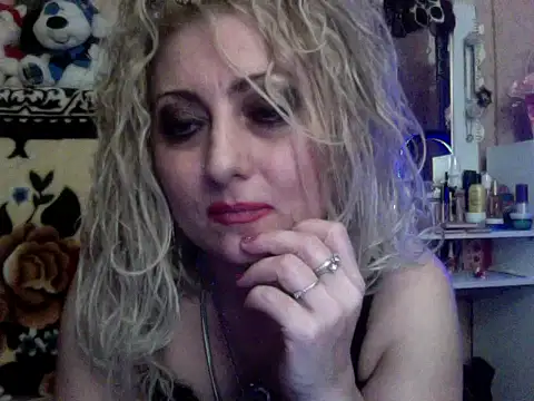 xHot Amazonq online show from November 19, 8:09 pm