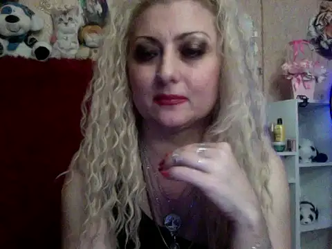 xHot Amazonq online show from November 8, 11:21 pm