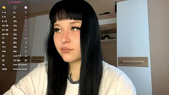 LaurenOveson online show from December 5, 10:27 am