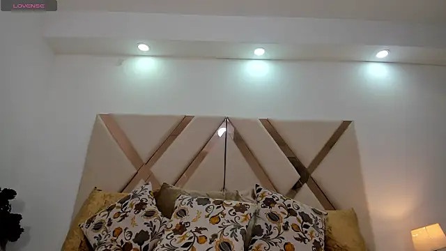 naomy sexy  online show from June 15, 12:44 am