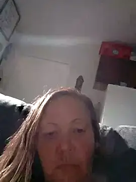 Firecrackerblondie00 online show from October 26, 9:21 pm