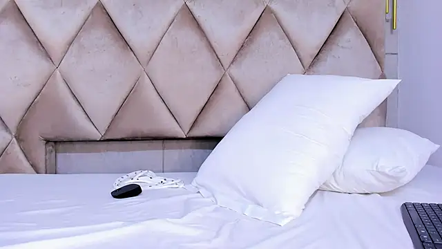 violett rabbit  online show from June 11, 12:32 am