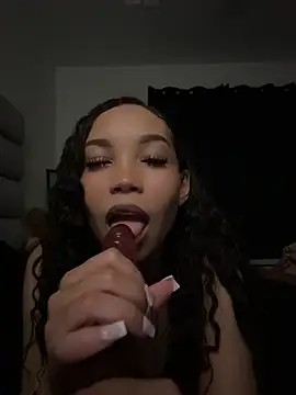 nikkiloveee online show from May 6, 4:16 am