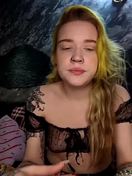 mattiethebaddieee online show from December 17, 2:49 am