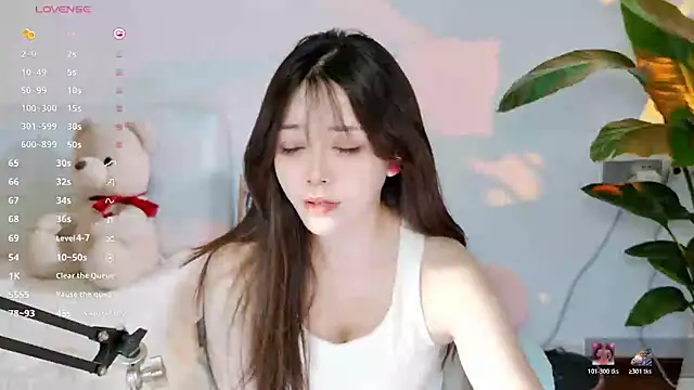 Yiluo95 online show from July 8, 3:36 pm