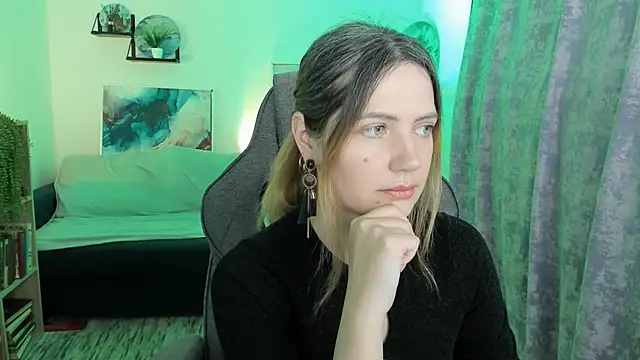 AleksaLaurent online show from December 18, 9:25 am