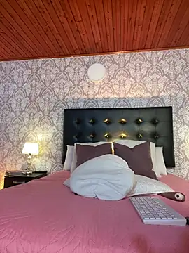 KateBurning online show from February 18, 11:15 pm