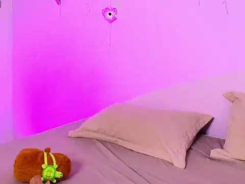 Aprilsweet2005 online show from January 14, 2:00 pm