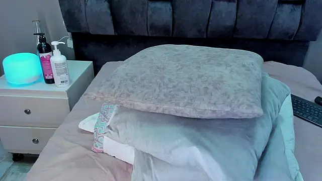 alana  ramos online show from December 14, 10:59 pm