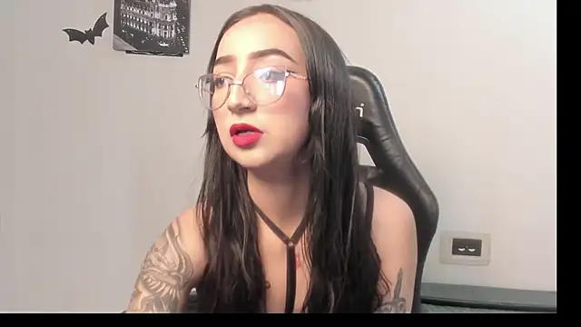 LindsayWild online show from November 3, 6:45 pm