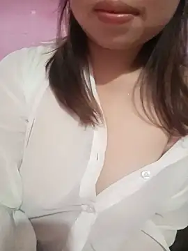julybe online show from July 28, 3:21 pm