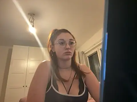 YoungLina online show from December 3, 7:16 pm