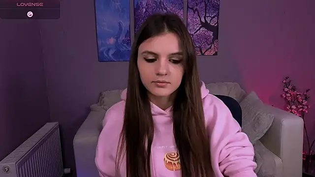 lisa dark  online show from January 18, 12:12 pm