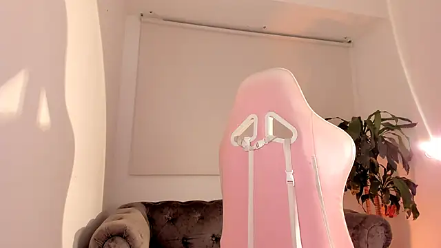 eva  s online show from May 16, 2:03 am