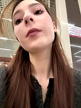 LilluKatten online show from January 8, 10:30 am