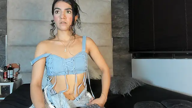 Liia Leens online show from February 1, 4:22 am