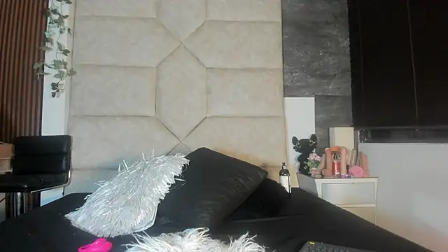 Liia Leens online show from February 17, 3:39 am