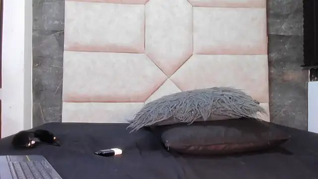 Liia Leens online show from March 17, 5:44 am