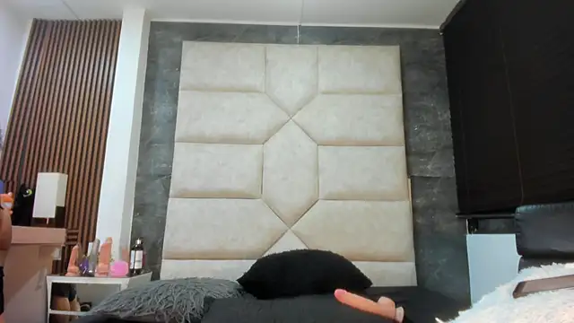 Liia Leens online show from March 9, 2:26 am