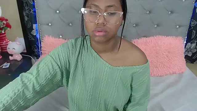 valentinavega18x online show from February 5, 7:00 am